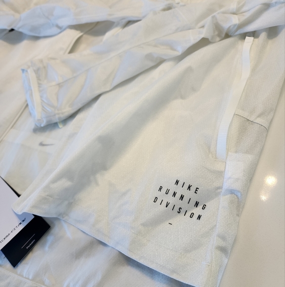 Nike Storm-FIT ADV Run Division 2 in 1 Vest Jacket Light Windbreaker - Picture 4 of 16